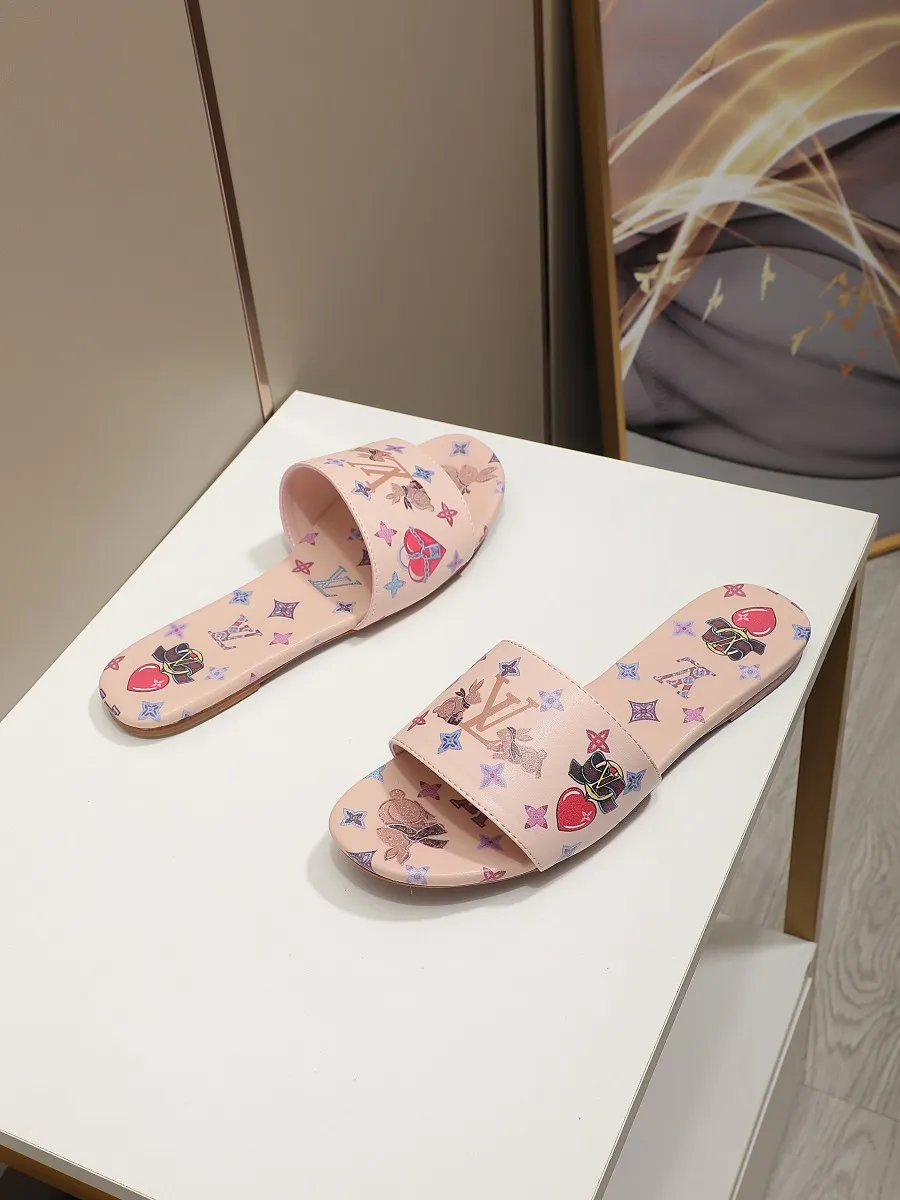 👟👟Ex-factory price 320👟👟 LV’s new flat-low flip-flops, 5D printed jade rabbit pattern, cowhide surface and sheepskin lining, genuine leather bottom imported from Italy, size 35-41